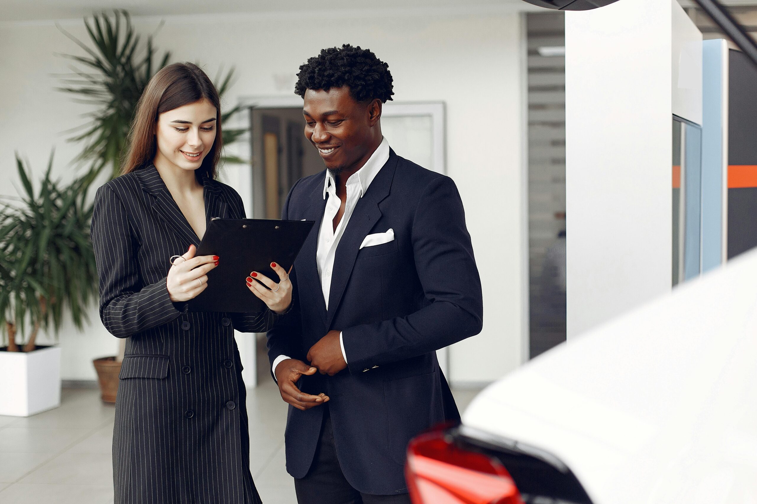 manager teaching new hire custom sales planning